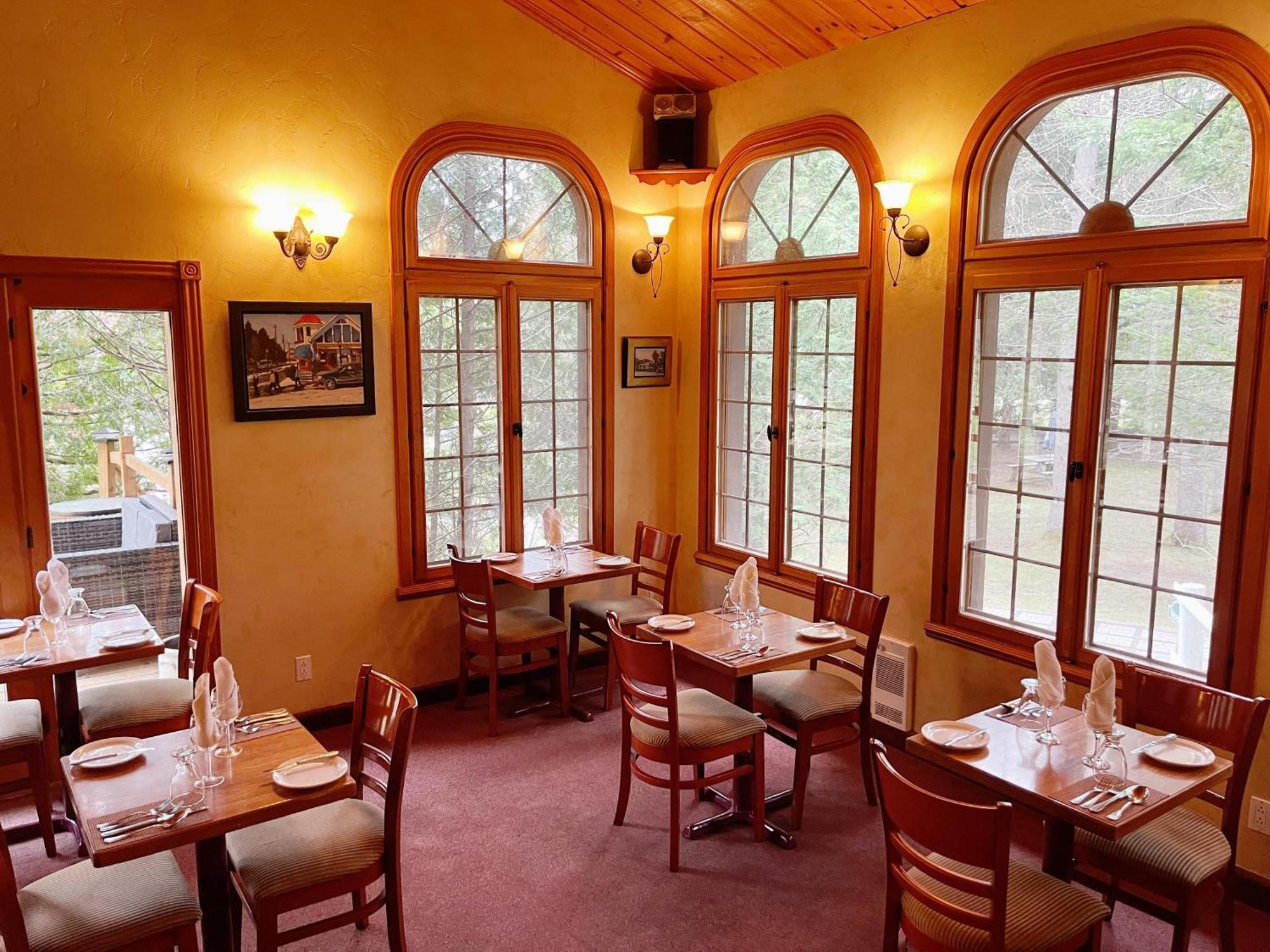 Auberge Alpine Inn Sainte-Adèle Eksteriør bilde
