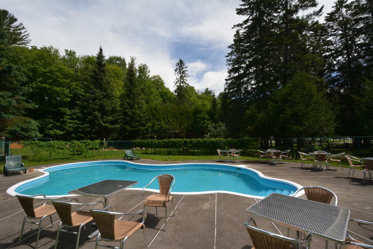 Auberge Alpine Inn Sainte-Adèle Eksteriør bilde